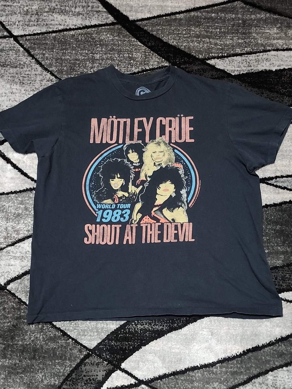 MOTLEY CURE "SHOUT AT THE DEVIL" WORLD TOUR 1983 BLACK CREWNECK TEE-SHIRT